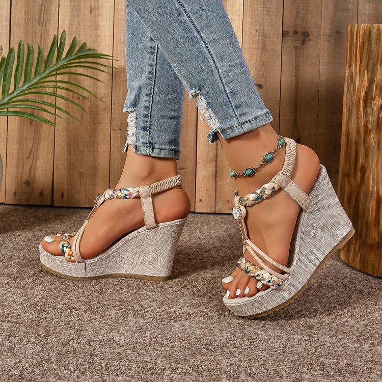 Keilsandalen mit Hanfseil- und Strass-Details | LuxeStyle