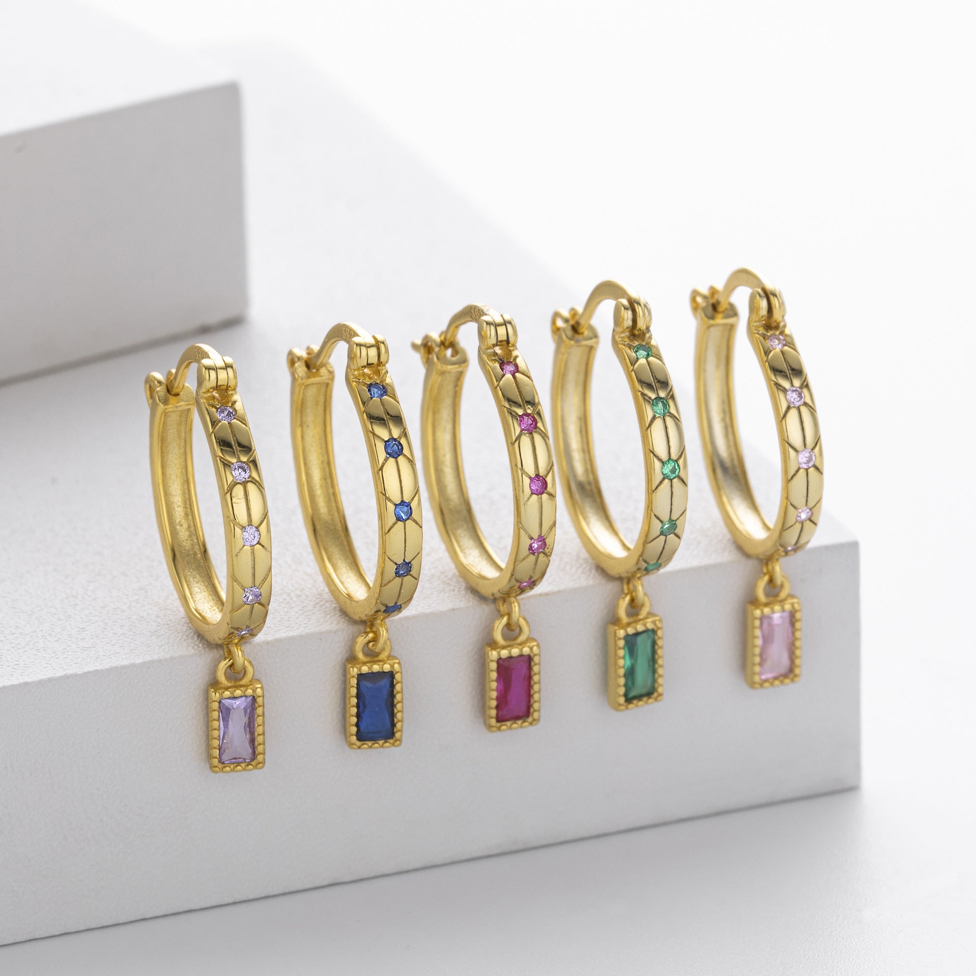 Edle Silberohrringe mit Diamant-Inlay