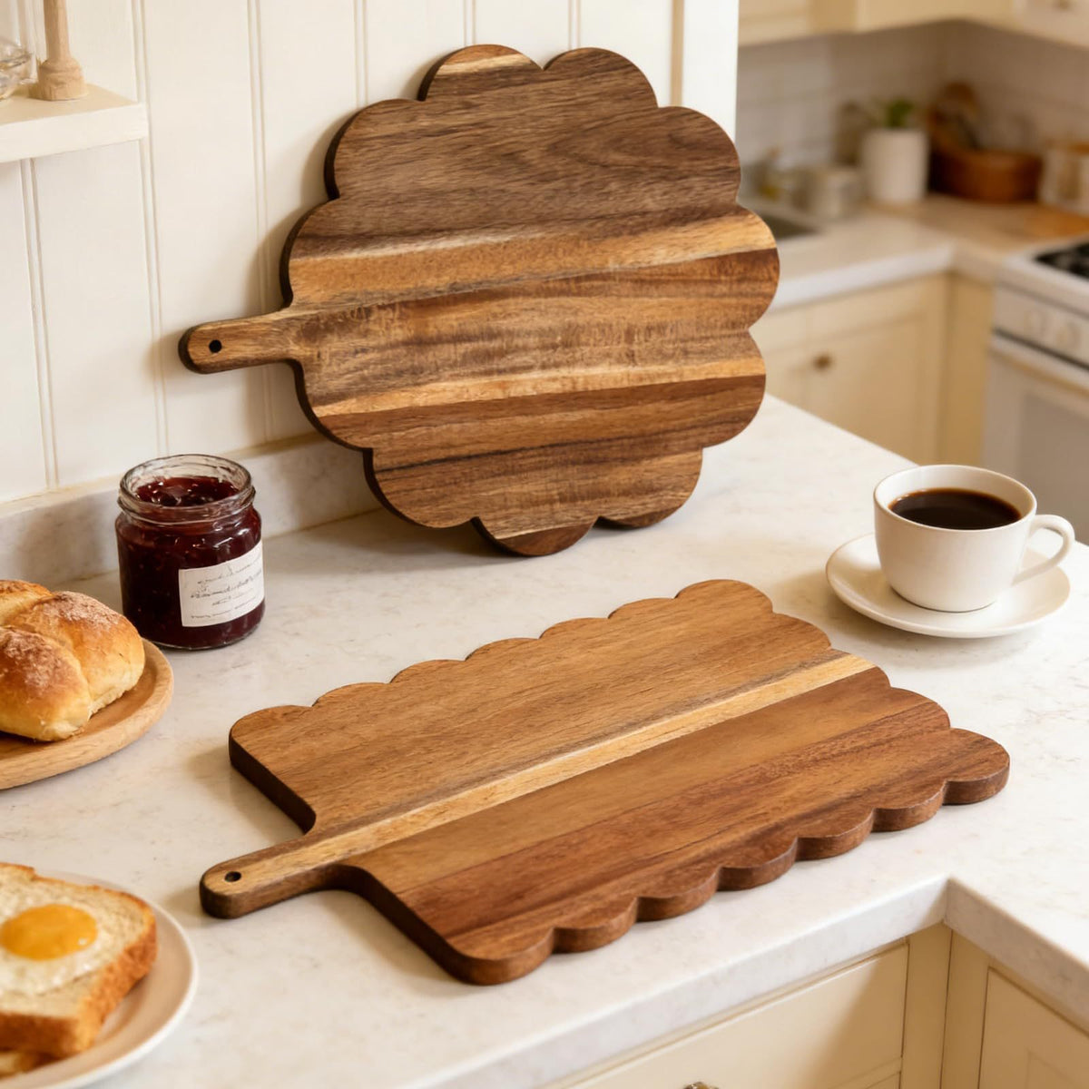 Holzschneidebrett mit Blumenrand-Handle | LuxeStyle