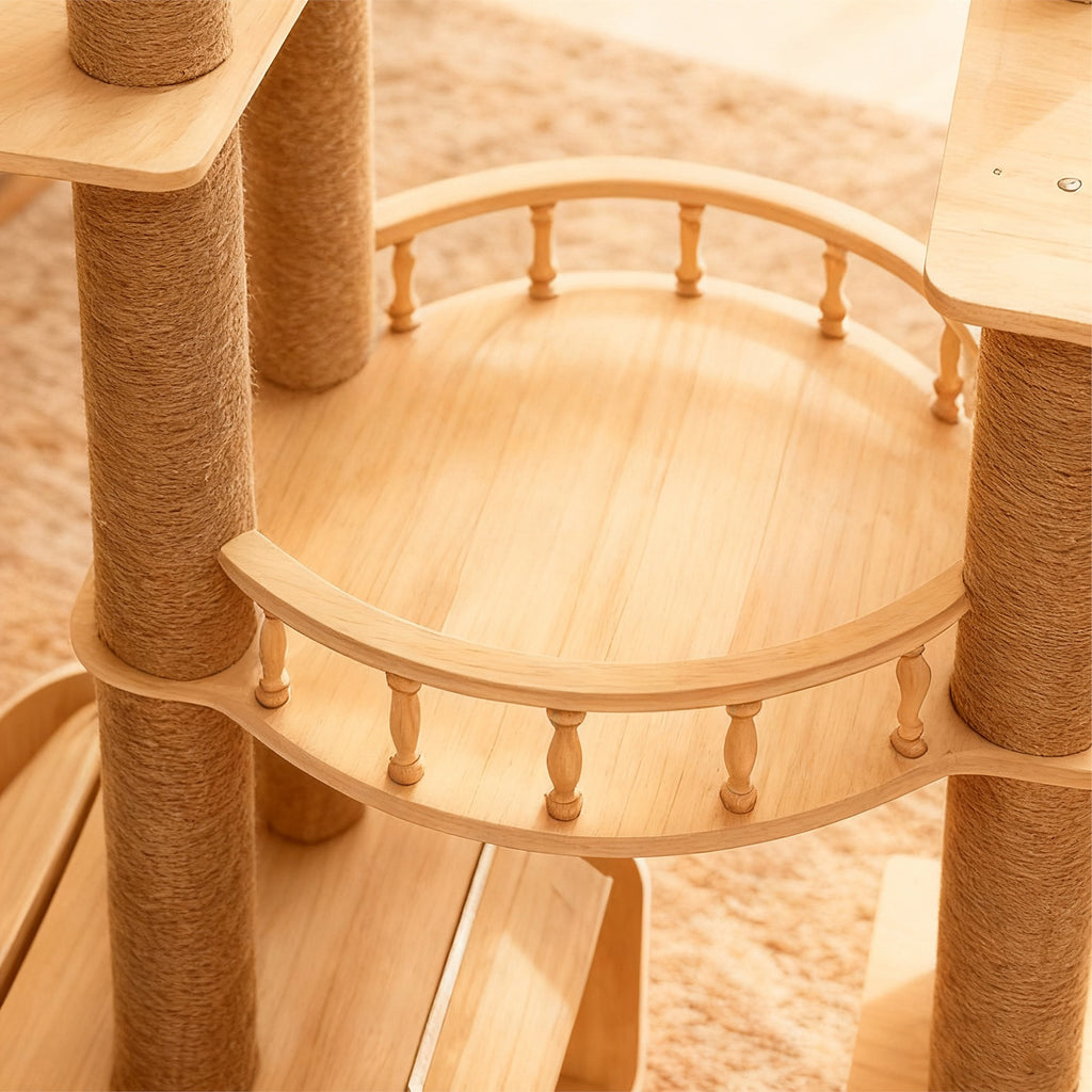 Kletterbaum und Katzenhaus aus Massivholz