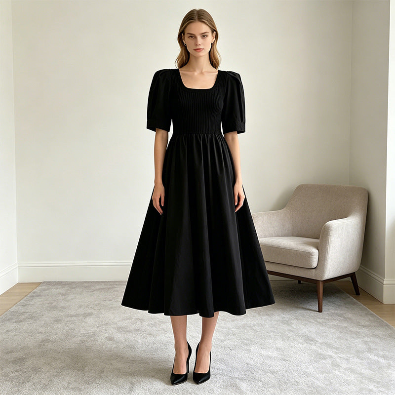 Strickkleid mit quadr. Ausschnitt, Puffärmeln & Panel-Design
