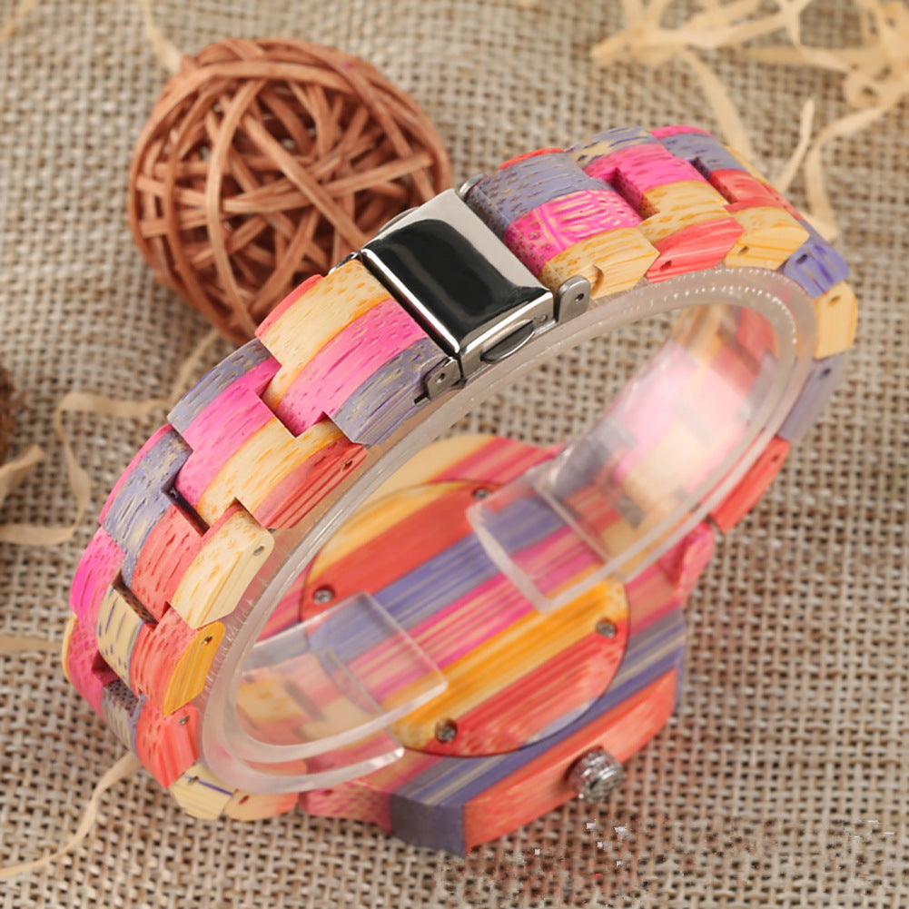 Modische Armbanduhr aus Bambusholz – Bild 4 | LuxeStyle