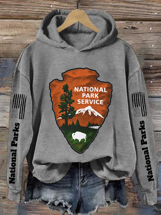 Kapuzen-Sweatshirt mit Berg- und Waldmotiv