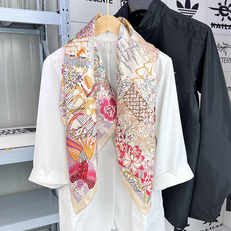 Eleganter Seidenschal mit Blumenmuster