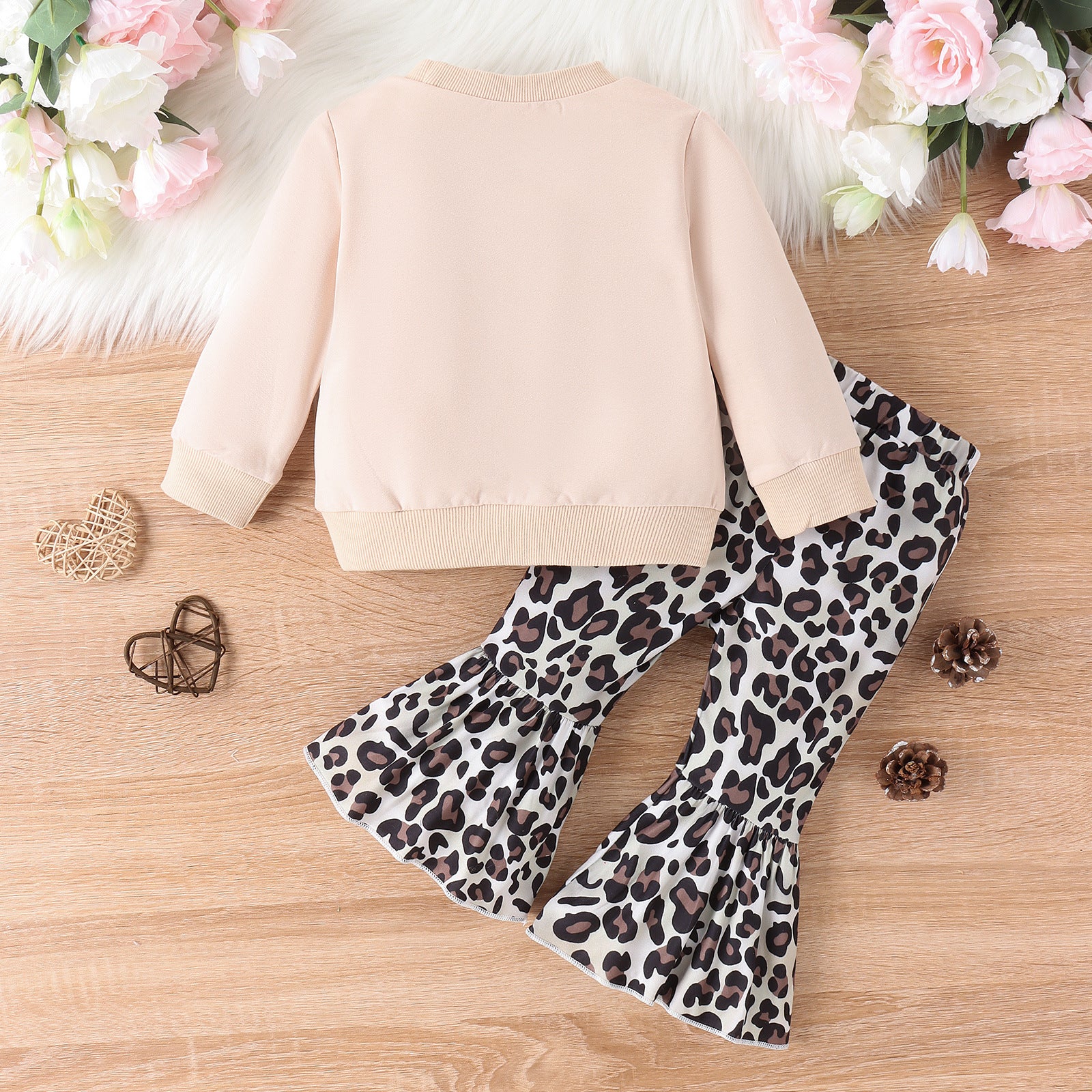 Leoparden-Look: Pullover & Schlaghose für Mama & Kind