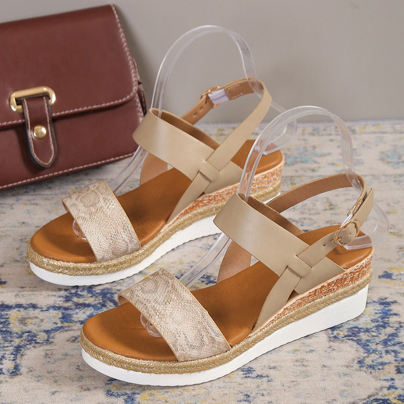 Keilabsatz-Sandalen mit breitem Riemen – Bild 9 | LuxeStyle