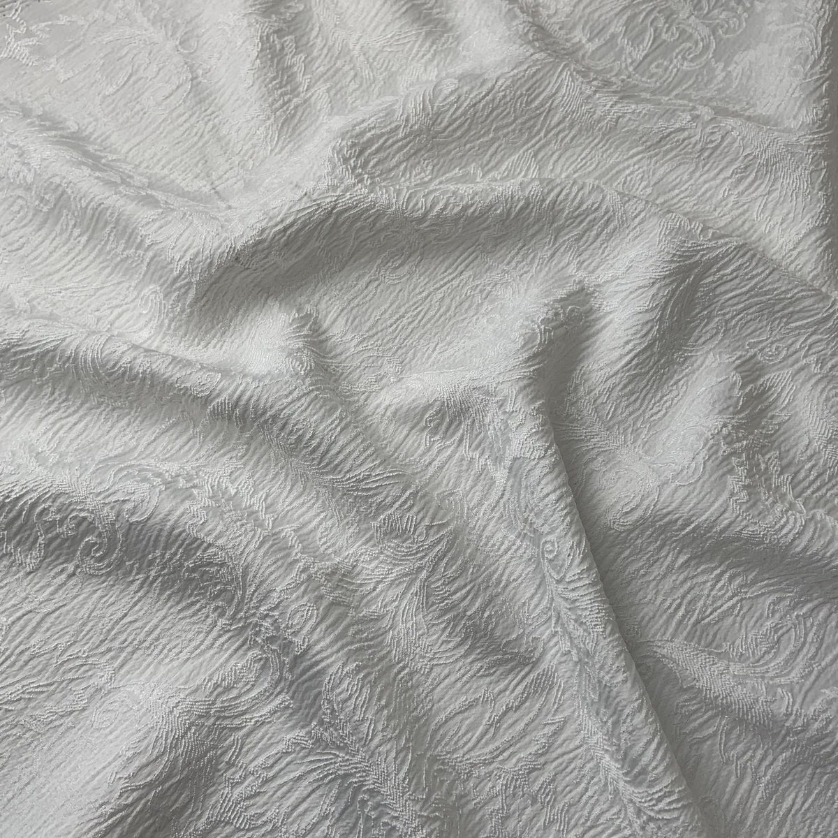Geprägter Jacquard-Stoff aus Seide, humanoides Muster – Bild 3 | LuxeStyle