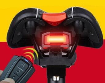 Intelligente Velo-Alarmanlage mit Rücklicht – Bild 3 | LuxeStyle