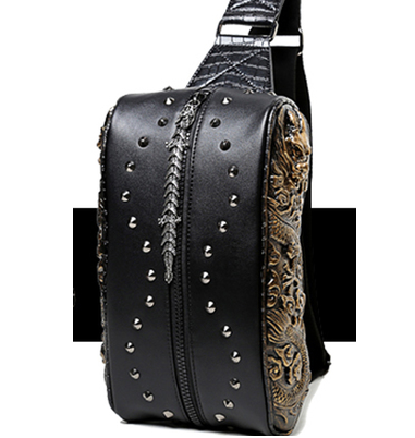 Gothic Umhängetasche mit Nieten und Drachenmuster – Bild 2 | LuxeStyle