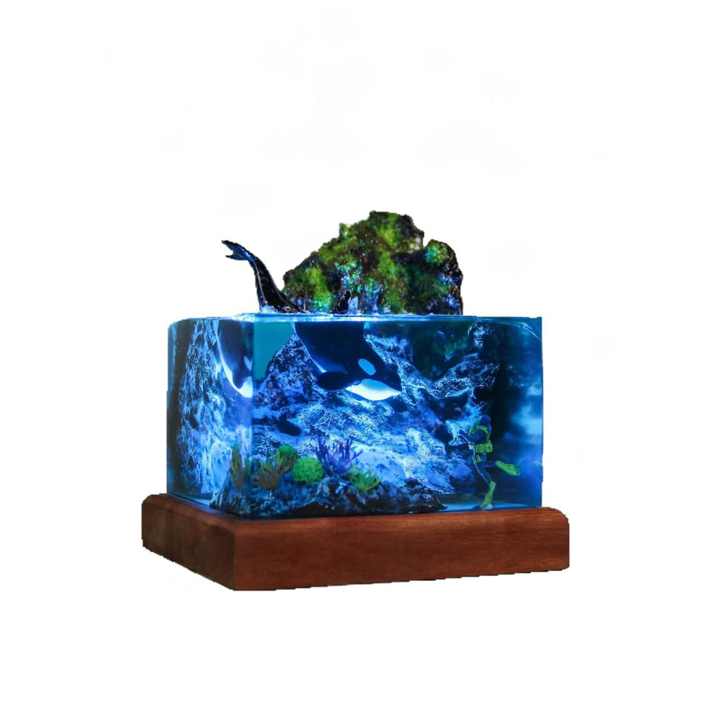 Orca & Diver Epoxy Resin Tischlampe – Bild 2 | LuxeStyle