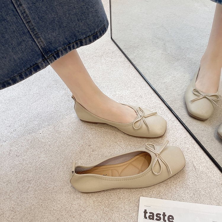 Elegante Pumps mit Schleife und flachem Absatz