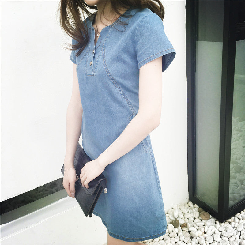 Figurbetonendes Denim-Midikleid mit kurzen Ärmeln | LuxeStyle