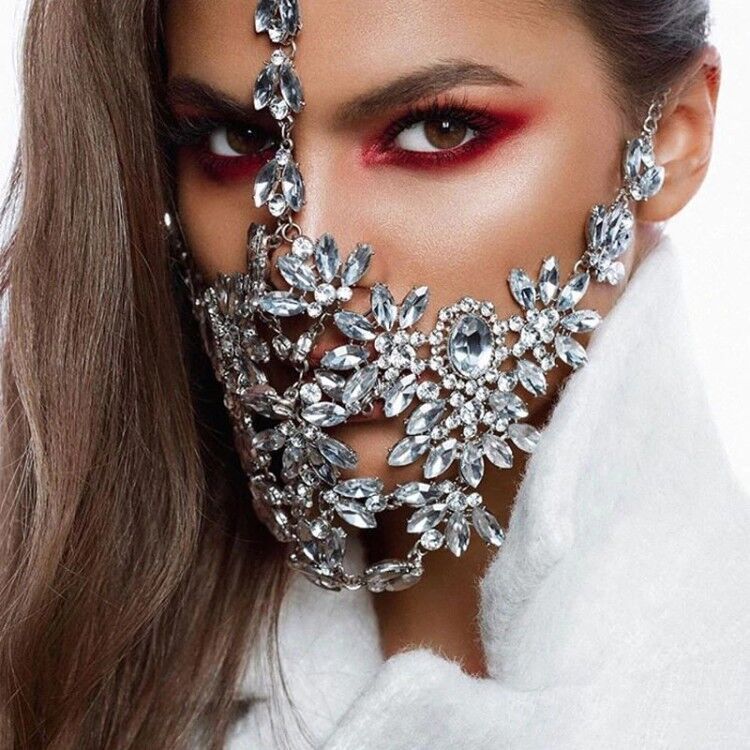 Glitzernde Gesichtsmaske