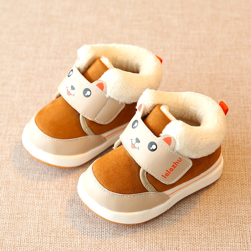 Lala Kinderschuhe aus Veloursleder – Bild 3 | LuxeStyle