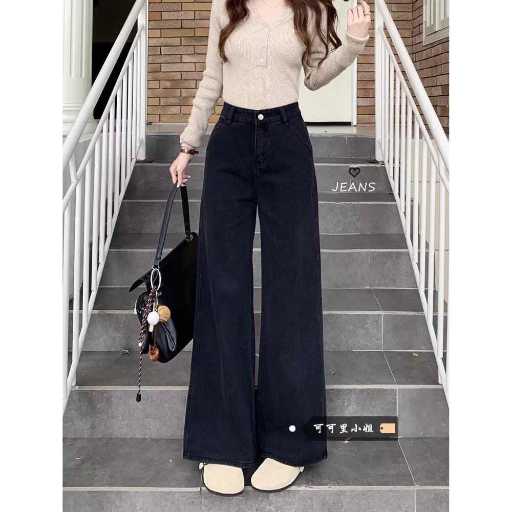 Hohe schwarze Jeans