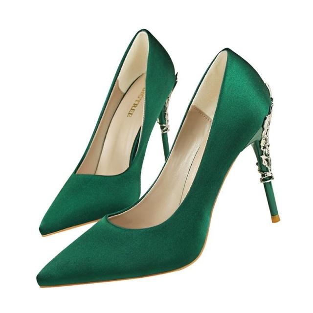 Elegante High Heels mit Metall-Akzent