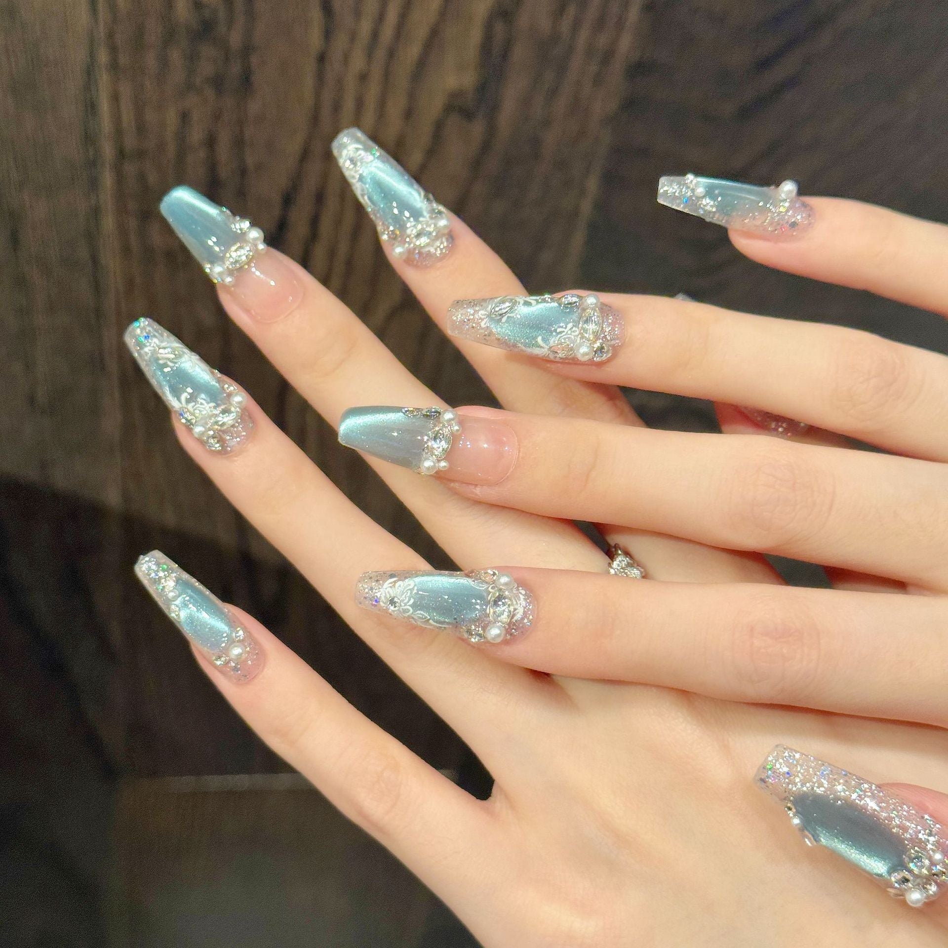 Eisklarer blauer Katzenaugen-Nagelsticker