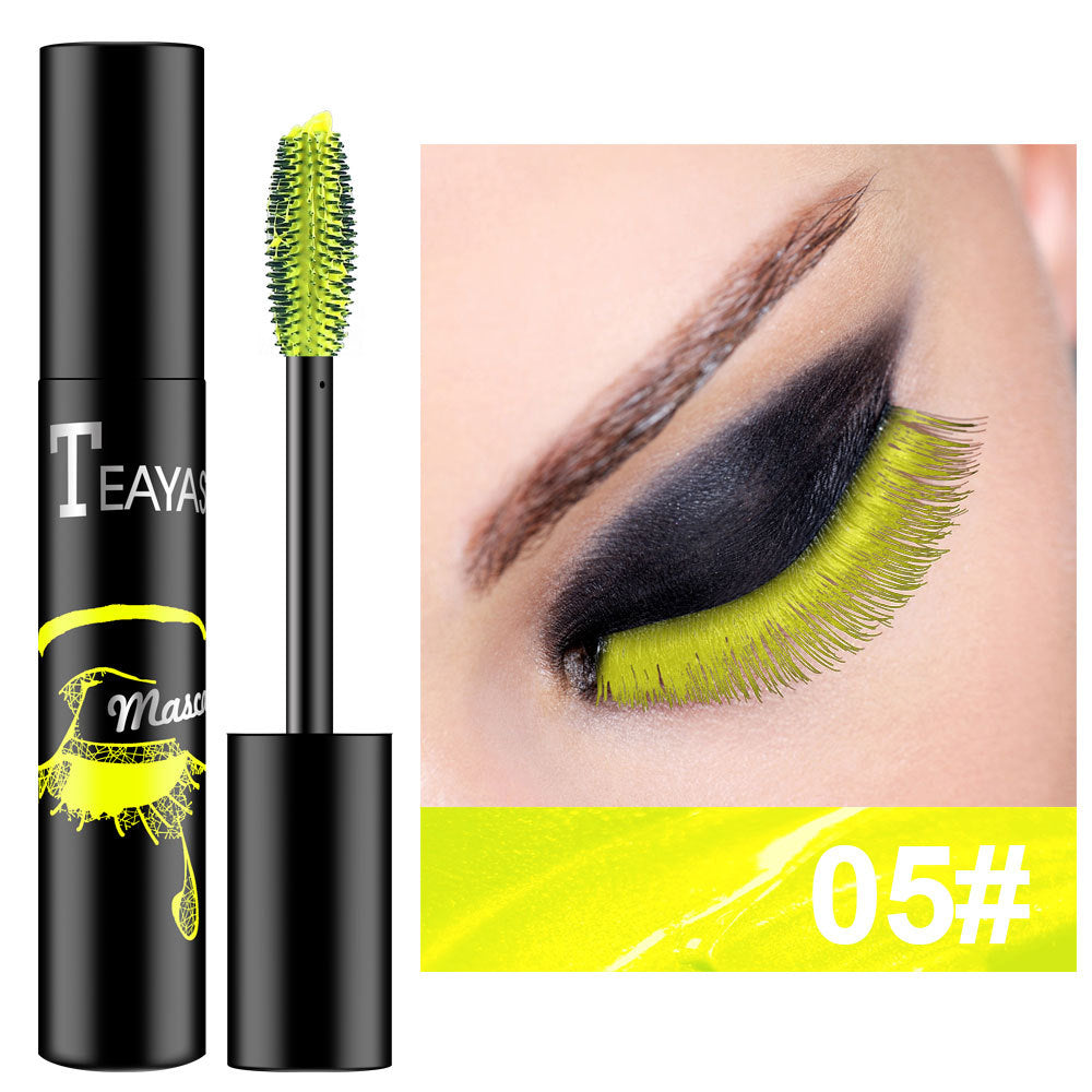 Fluoreszierende Mascara für lange Wimpern – Bild 3 | LuxeStyle