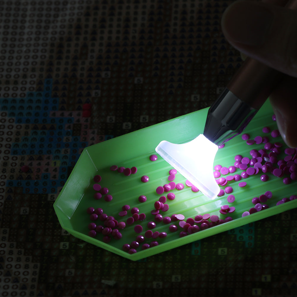 LED-Punktbohrer mit wiederaufladbarer Leuchte | LuxeStyle