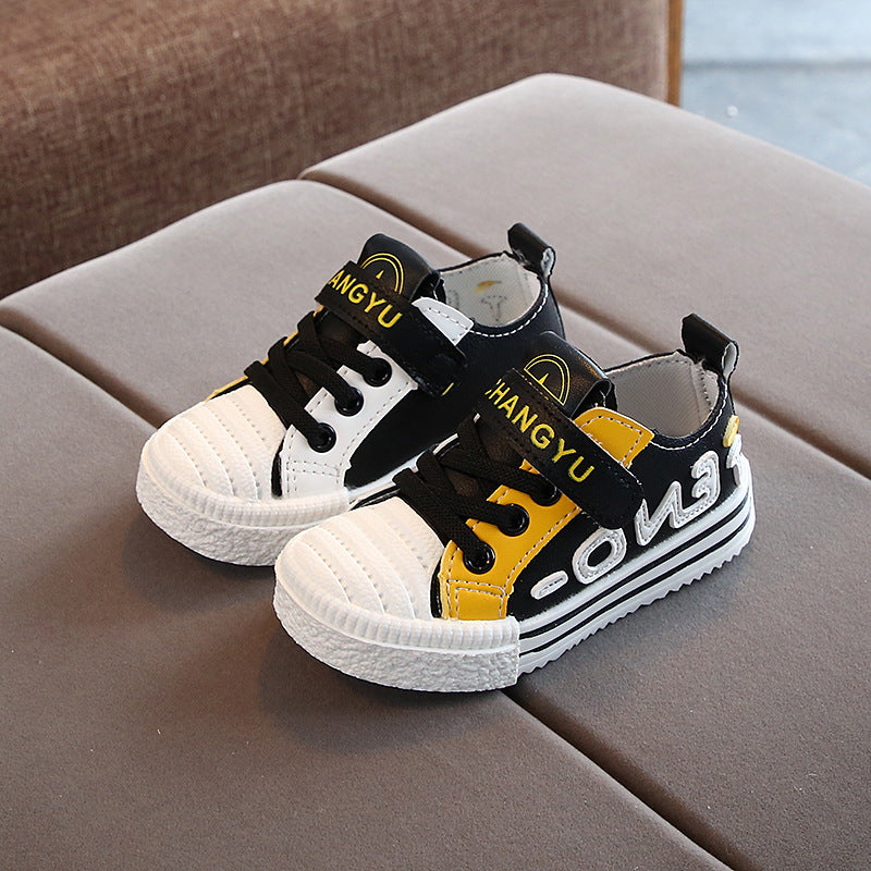 Weisse Kinderschuhe mit Klettverschluss – Bild 4 | LuxeStyle