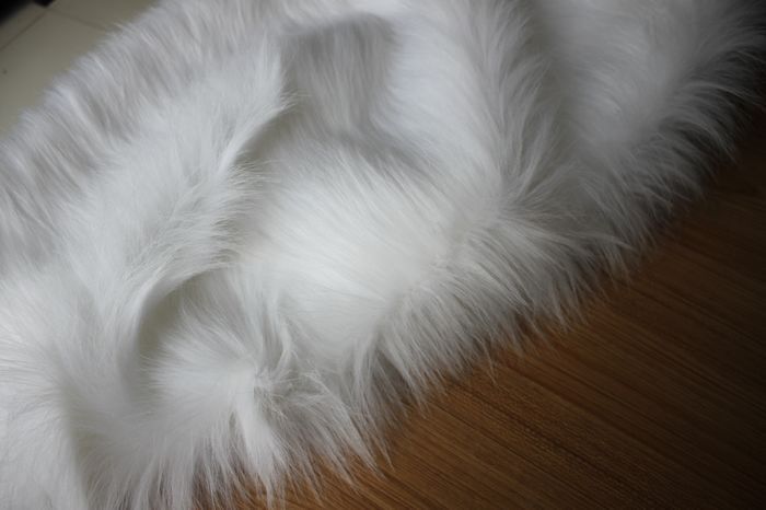 Deko-Decke aus Plüsch, weiss