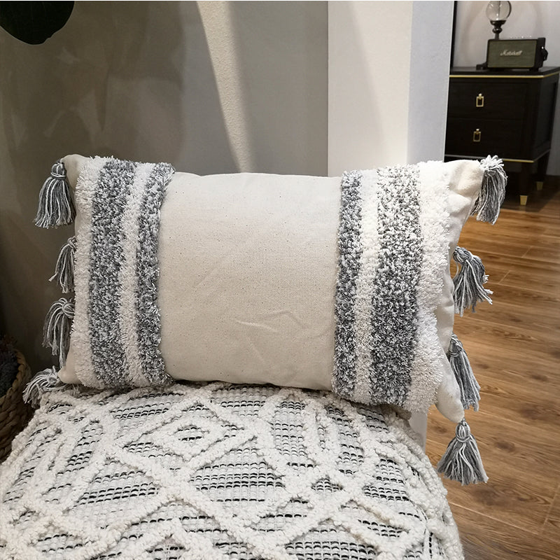 Kissenhülle mit Quasten im Boho-Stil – Bild 1 | LuxeStyle