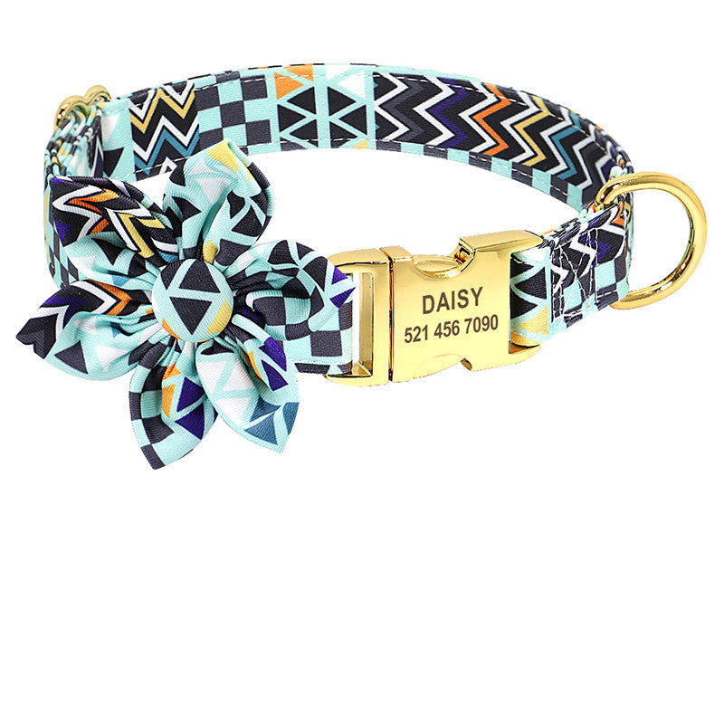 Halsband mit abnehmbarer Blüte und Gravur – Bild 9 | LuxeStyle