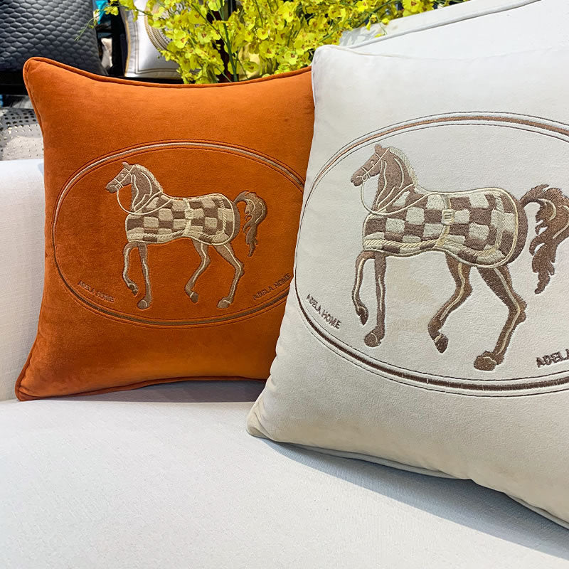 Kissenbezug mit Stickerei und Heissprägung – Bild 5 | LuxeStyle