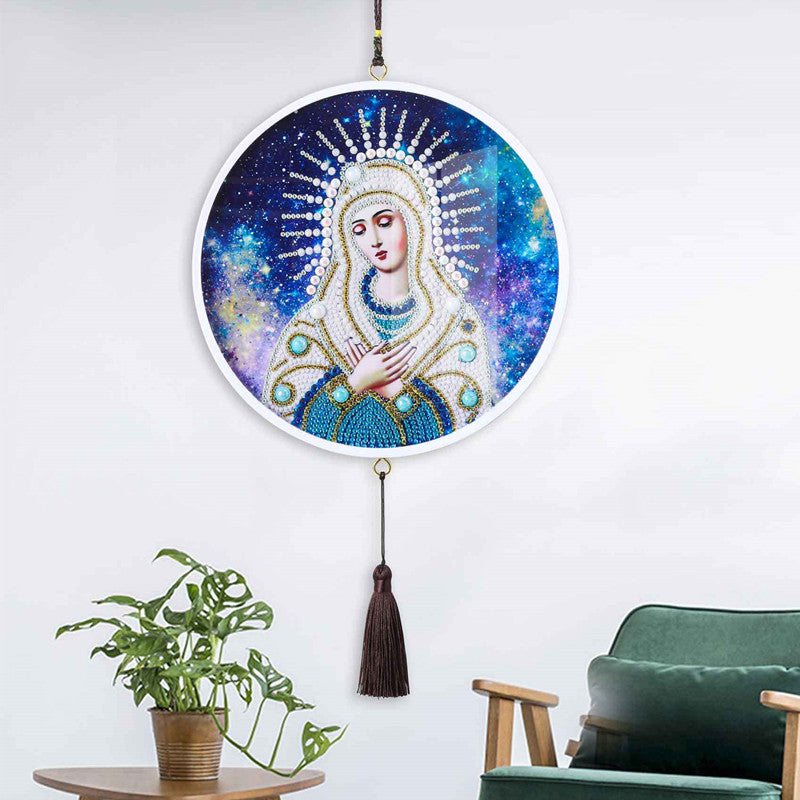 Hängekunst aus Edelsteinen – Bild 1 | LuxeStyle