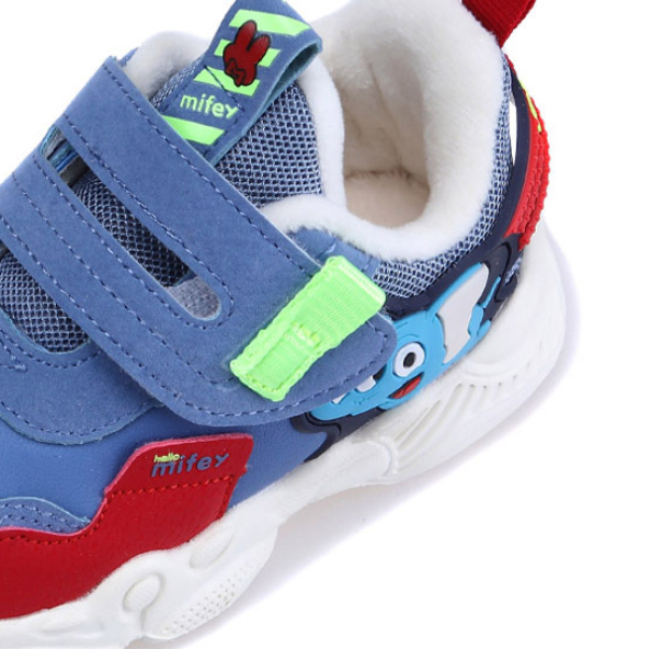 Superleichte Plüsch-Sneakers für Kinder – Bild 5 | LuxeStyle