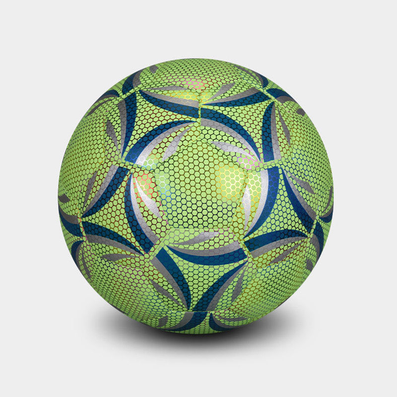 Leuchtender Trainingsfussball für Abendtraining – Bild 3 | LuxeStyle