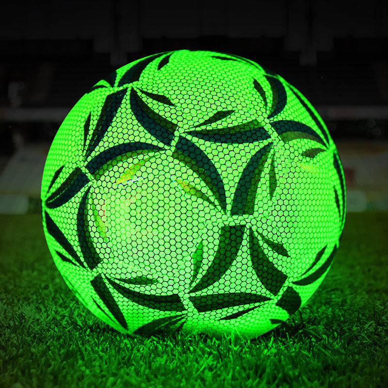 Leuchtender Trainingsfussball für Abendtraining – Bild 2 | LuxeStyle