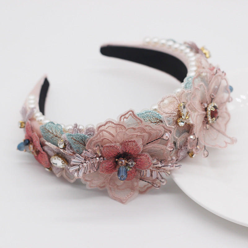Haar-Accessoire mit Perlen, Blüten und Kristallen