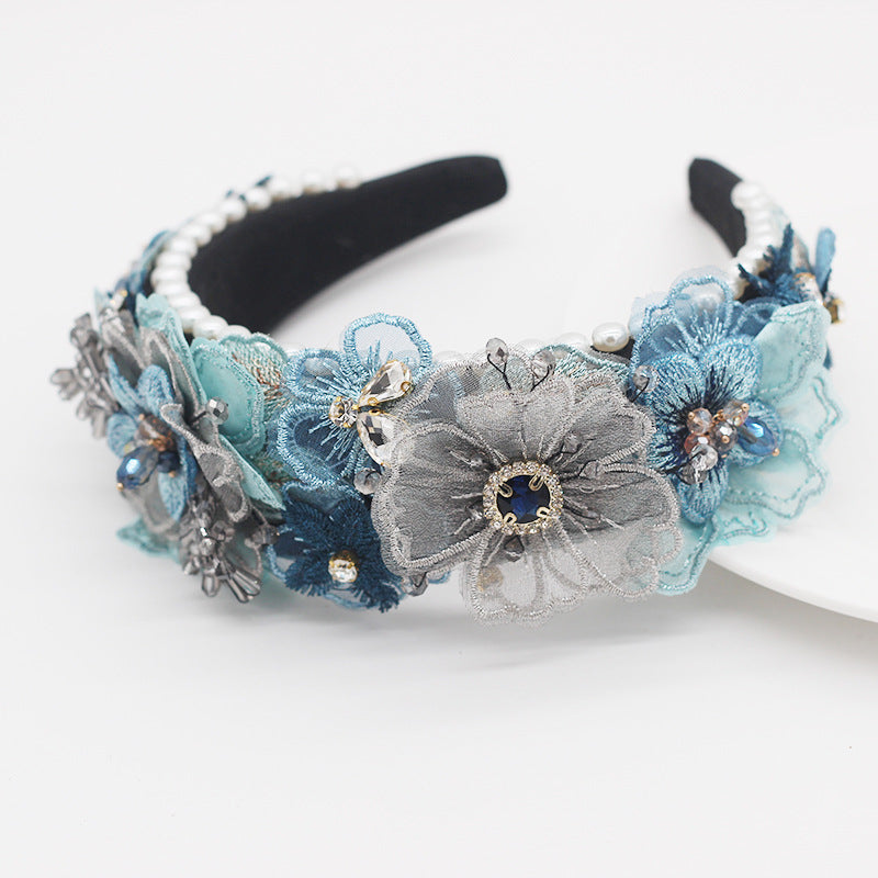 Haar-Accessoire mit Perlen, Blüten und Kristallen