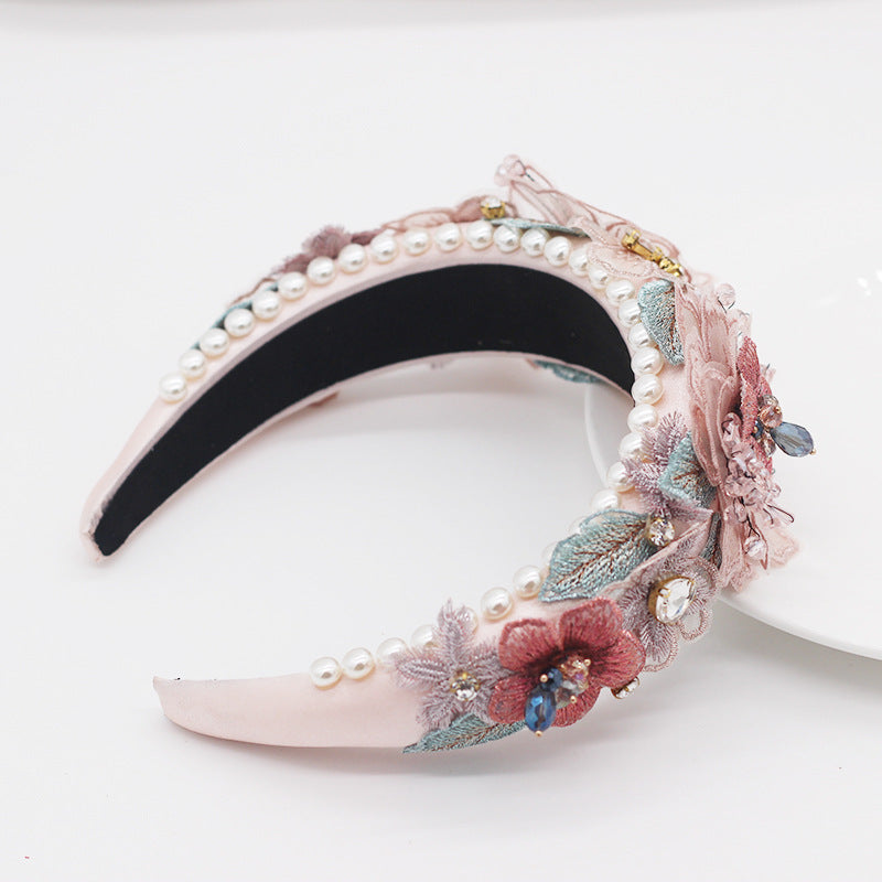 Haar-Accessoire mit Perlen, Blüten und Kristallen