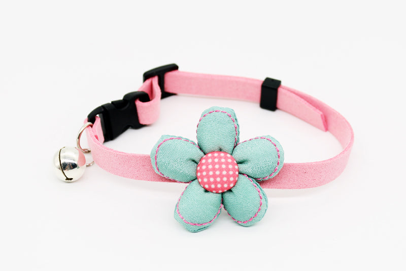 Halsband mit Glocke und Blumen-Design – Bild 7 | LuxeStyle