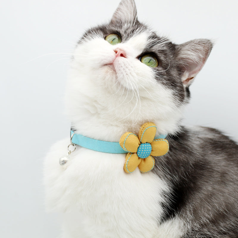 Halsband mit Glocke und Blumen-Design – Bild 6 | LuxeStyle