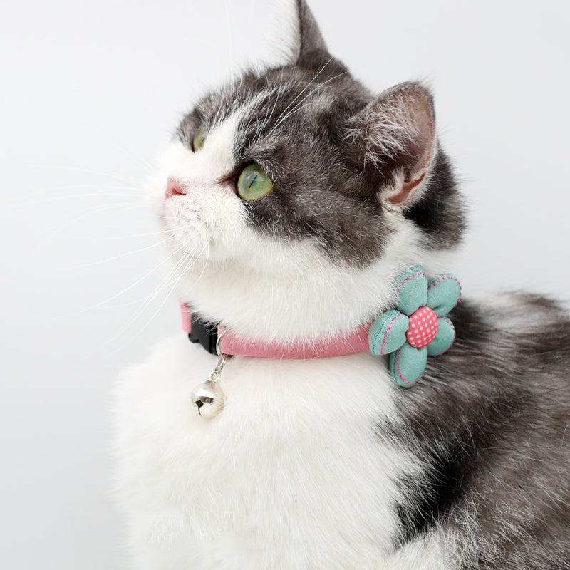 Halsband mit Glocke und Blumen-Design – Bild 11 | LuxeStyle