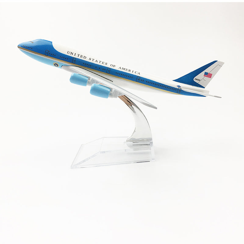 Flugzeugmodell aus Metall – Bild 3 | LuxeStyle