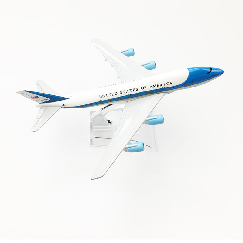 Flugzeugmodell aus Metall – Bild 4 | LuxeStyle