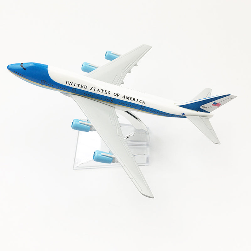 Flugzeugmodell aus Metall – Bild 5 | LuxeStyle