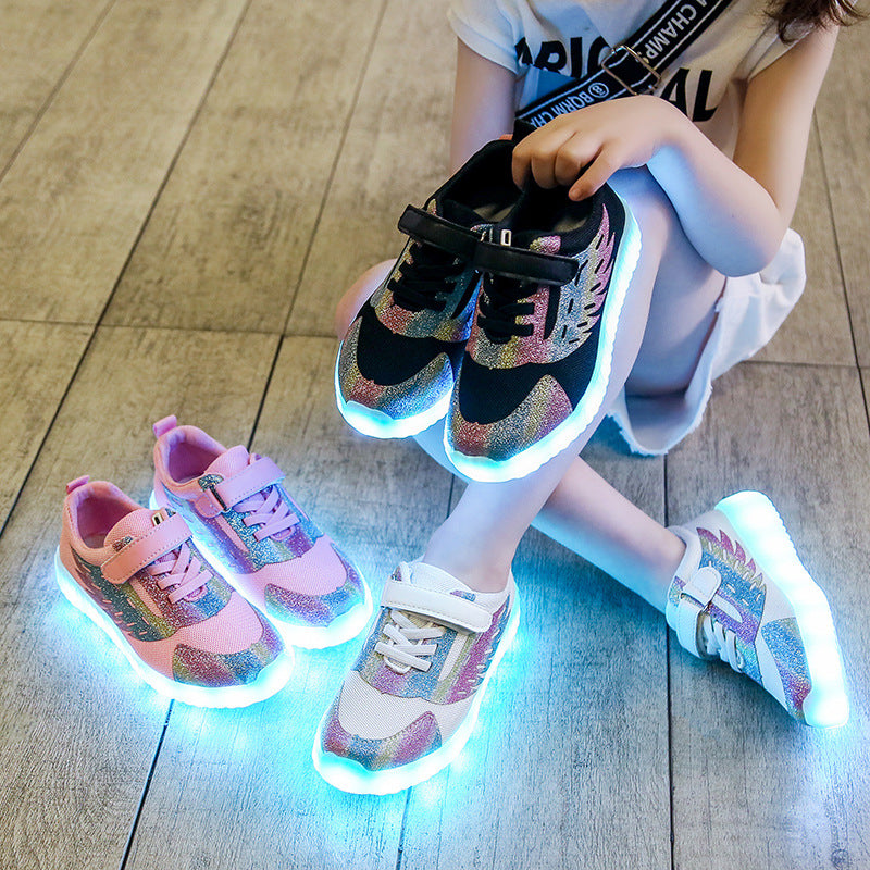 USB Leuchtschuhe für Kinder mit Flügeln – Bild 5 | LuxeStyle