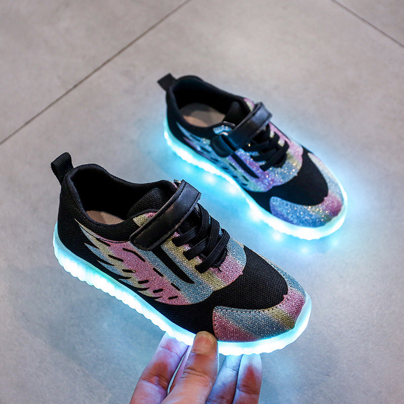 USB Leuchtschuhe für Kinder mit Flügeln – Bild 4 | LuxeStyle