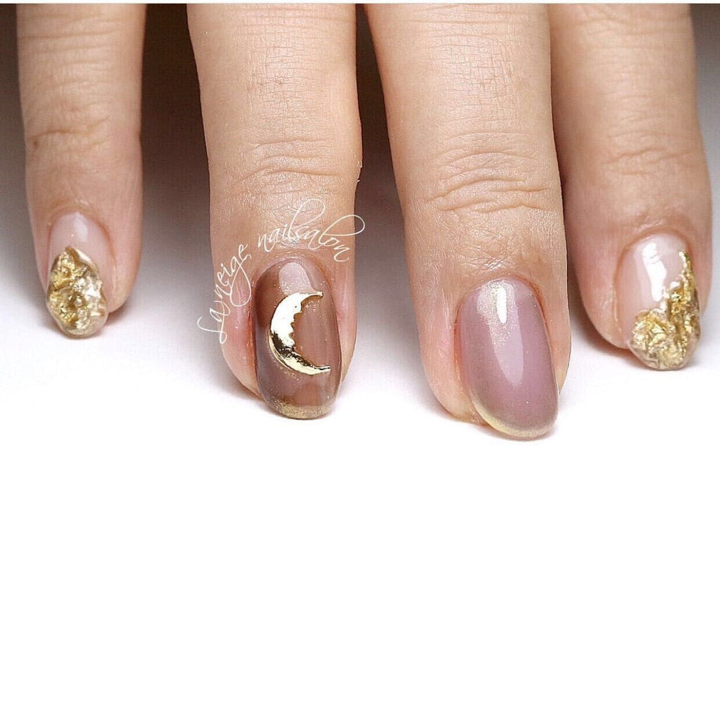 Nagel-Schmuck: Gold & Silber Mond-Design – Bild 4 | LuxeStyle