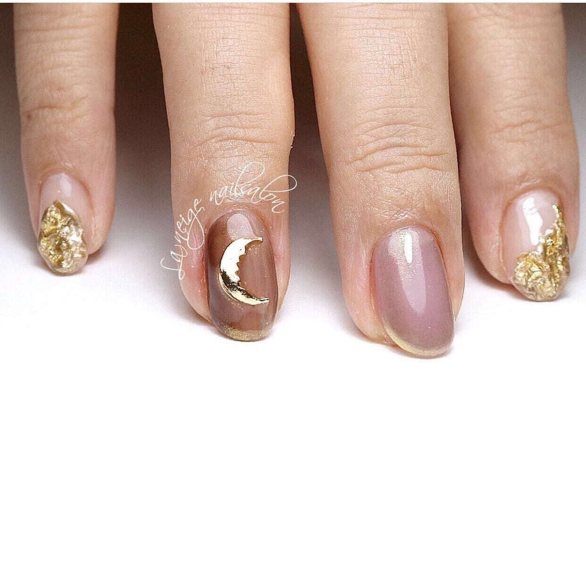 Nagel-Schmuck: Gold & Silber Mond-Design – Bild 4 | LuxeStyle