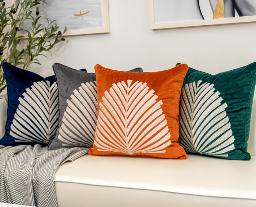 Samt-Kissenhülle mit Blätter-Stickerei – Bild 7 | LuxeStyle