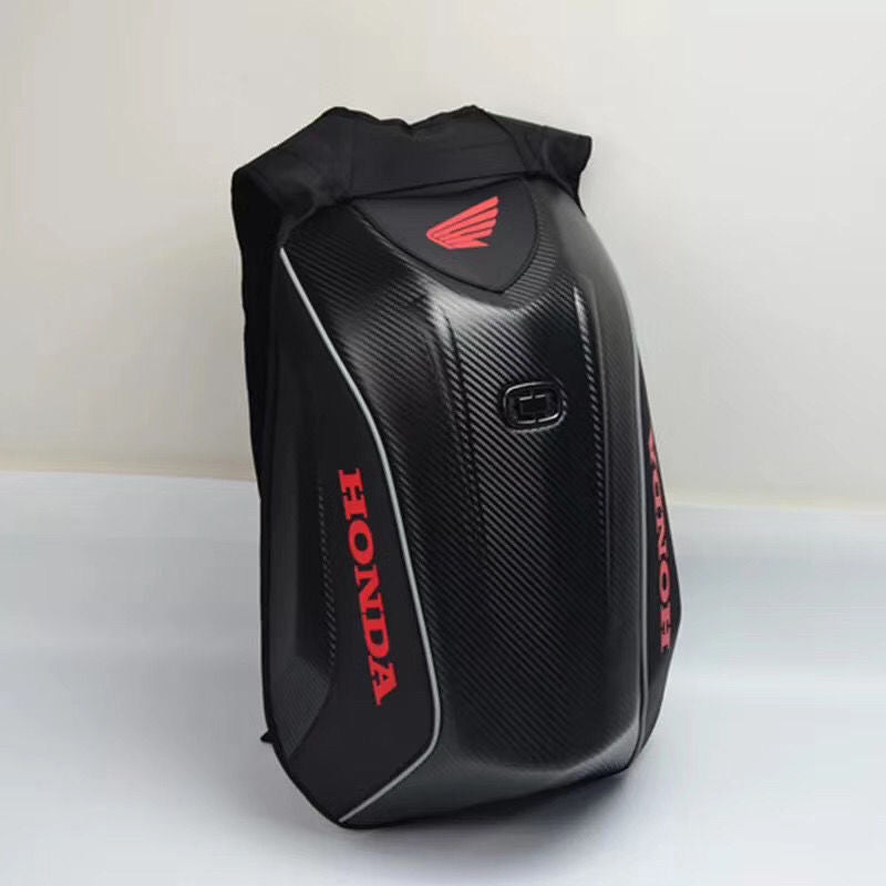 Motorradhelm-Rucksack mit Carbon-Muster | LuxeStyle