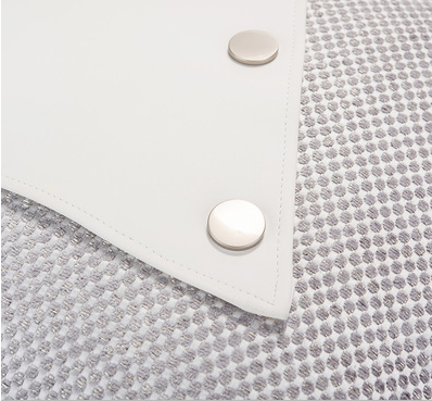 Quadratisches Kissen Beige mit weissen Nähten | LuxeStyle