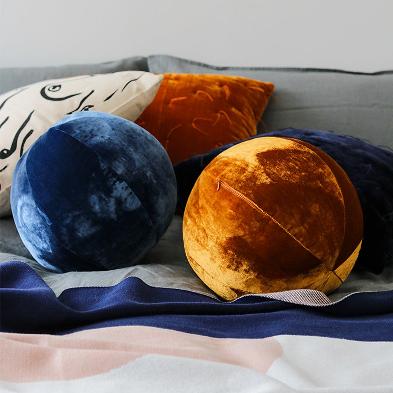 Daisyhome Samtkissen – Kugelform für stilvolles Wohnen | LuxeStyle