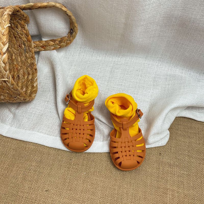 Kinder Sandalen mit Lochmuster – Bild 4 | LuxeStyle
